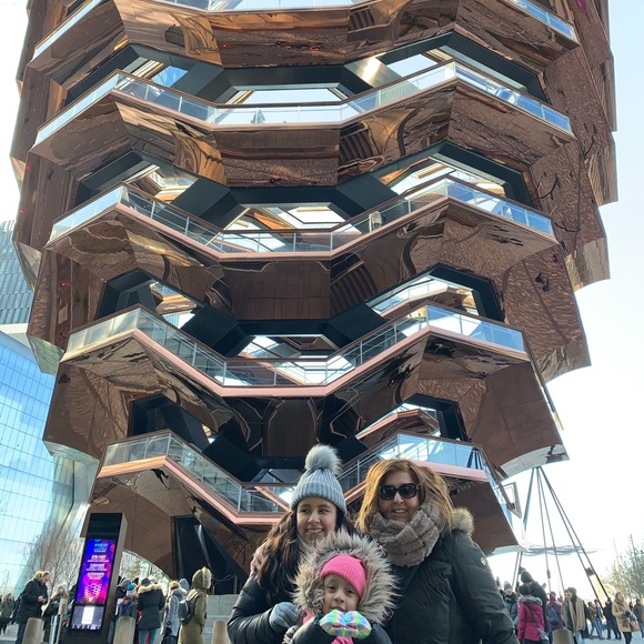 Meet your Posh Ambassador Mirian - Picture 7 of 8